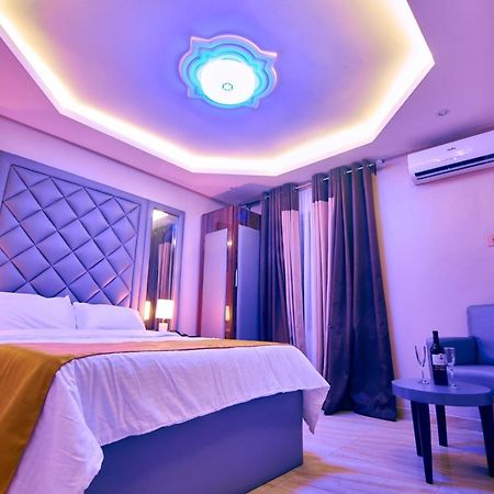 Ogombo Double M Exquisite Suites And Lounge Lekki מראה חיצוני תמונה