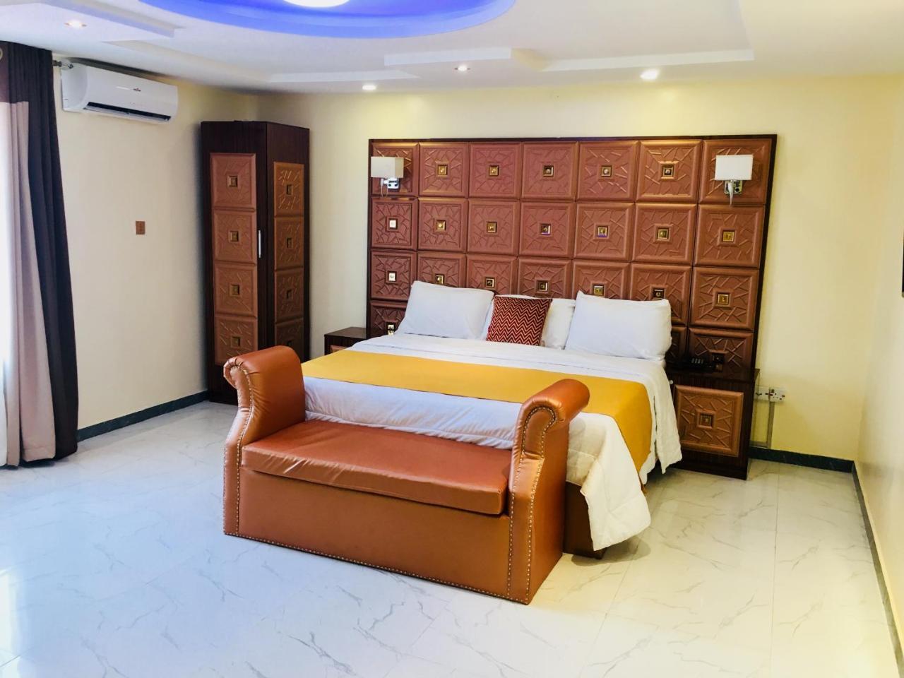 Ogombo Double M Exquisite Suites And Lounge Lekki מראה חיצוני תמונה
