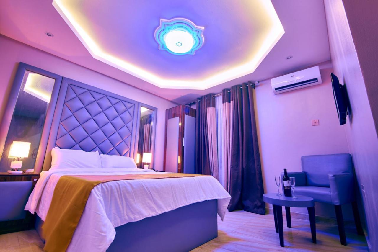 Ogombo Double M Exquisite Suites And Lounge Lekki מראה חיצוני תמונה
